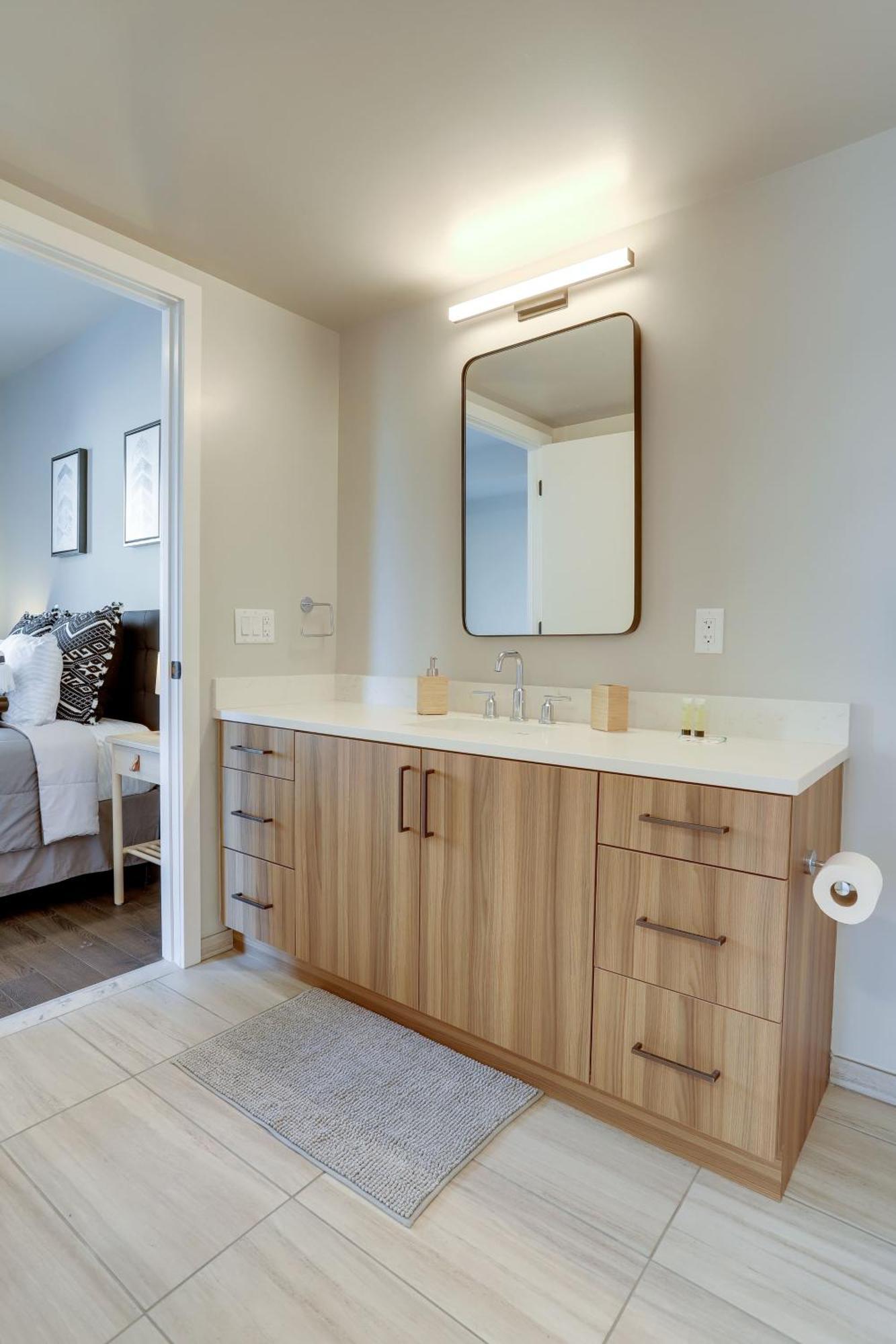 Stylish Condo At Clarendon With Rooftop Views Arlington Eksteriør billede